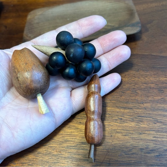 MCM plate and miniature fruit and veggies decor - Picture 3 of 5